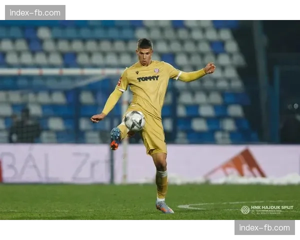 青春风暴!巴黎3-2险胜梅斯,18岁新星恩詹图斩获处子球 青春风暴!巴黎3-2险胜梅斯,18岁新星恩詹图斩获处子球