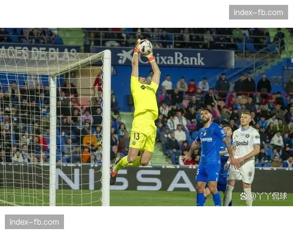 战术博弈:赫罗纳如何用高位逼抢遏制皇马反击 战术博弈:赫罗纳如何用高位逼抢遏制皇马反击