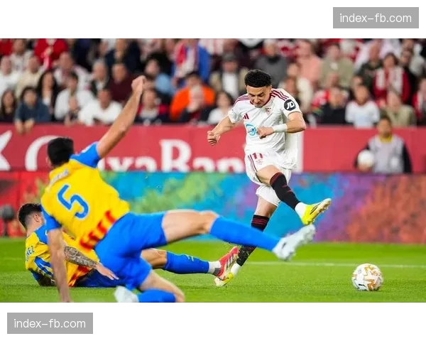 战报：瓦伦西亚2-2塞维利亚，杜罗双响，客队补时绝平